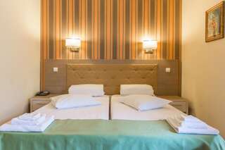 Курортные отели Diana Resort Бэиле-Еркулане Улучшенный двухместный номер с 1 кроватью или 2 отдельными кроватями и балконом-4